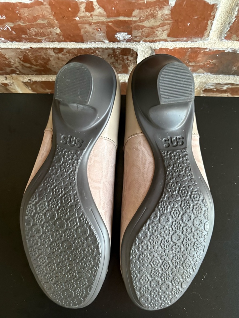 SAS Isabel Mary Jane Heels Taupe Snake Leather Pumps Size 8.5 Wide - Picture 13 of 13